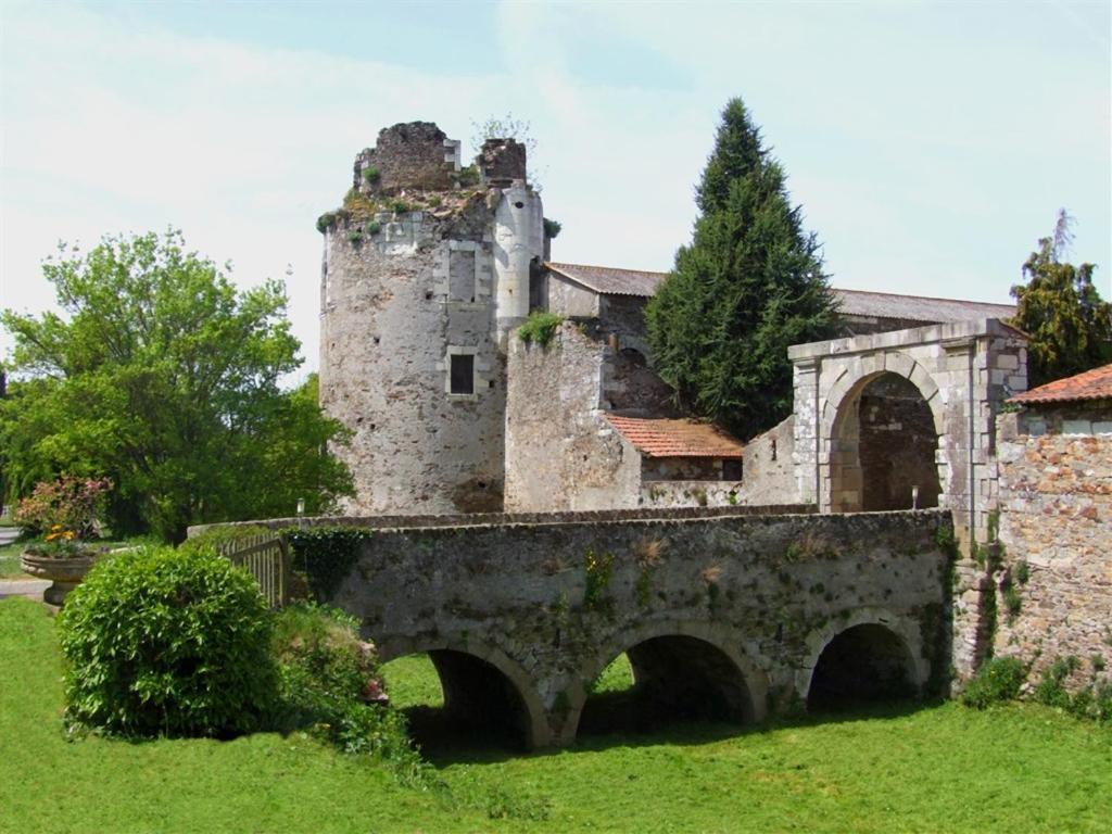 Chateau De La Galissonniere Panzió Le Pallet Kültér fotó